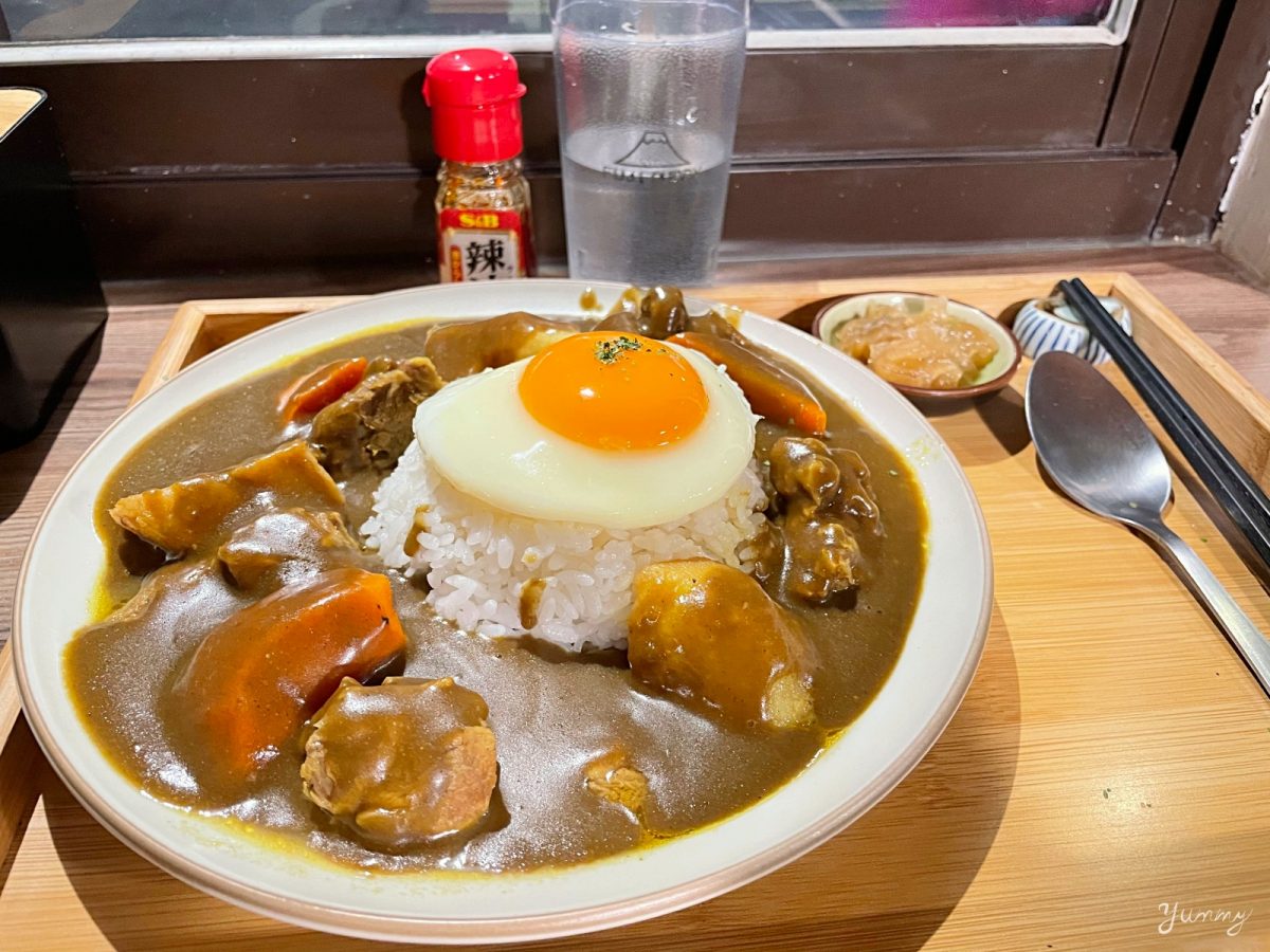 台北大安區美食「富士咖哩」台北人氣咖哩名店，咖哩濃郁美味不排隊吃不到！