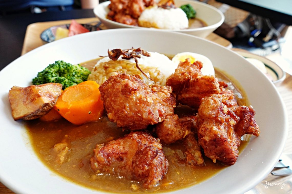 台北車站美食推薦「羅本家咖哩」台北人氣咖哩飯～美味日式咖哩醬配上唐揚炸雞，邪惡排隊美食超欠吃！
