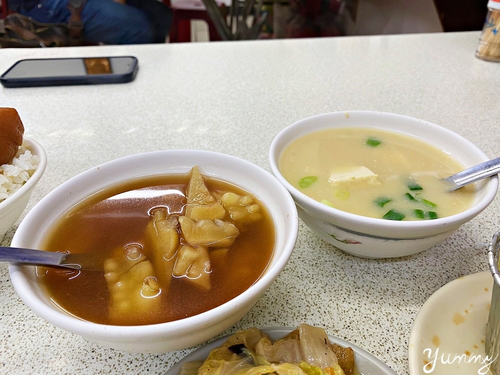 台中北區超人氣平價美食「東興市魯肉義」，宵夜也能吃得到的爌肉飯老店！
