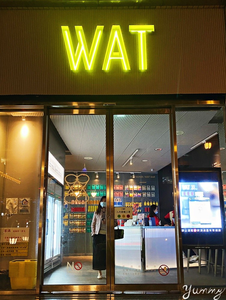 台北信義區酒吧「WAT」，亞洲首家雞尾酒瓶裝便利店～即買即喝，在信義區街頭也可以很Chill