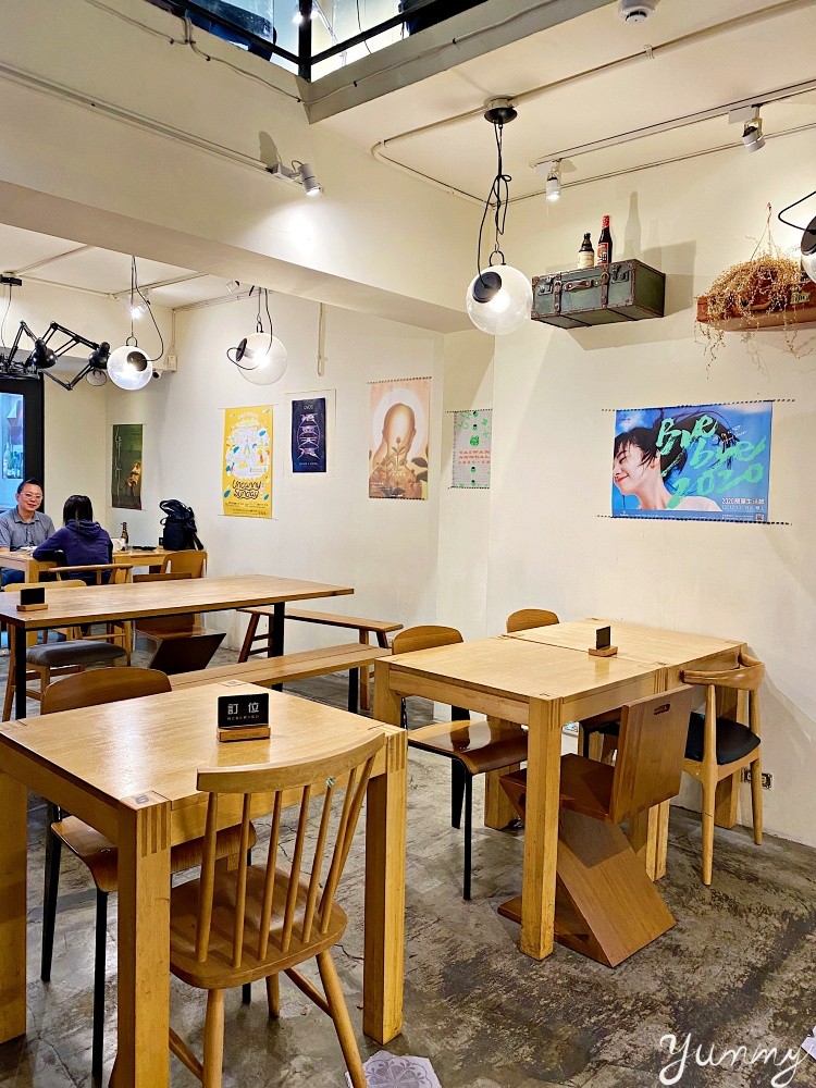 台北咖啡廳推薦～「Arthere Café 上樓看看咖啡」市政府附近的不限時咖啡廳，辦公、聊天都適合的好地方！