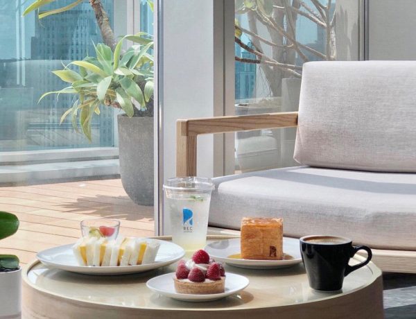 台中必喝咖啡店「REC COFFEE」日本福岡冠軍咖啡首度插旗台灣，在26樓高空景觀下喝一杯咖啡吧！