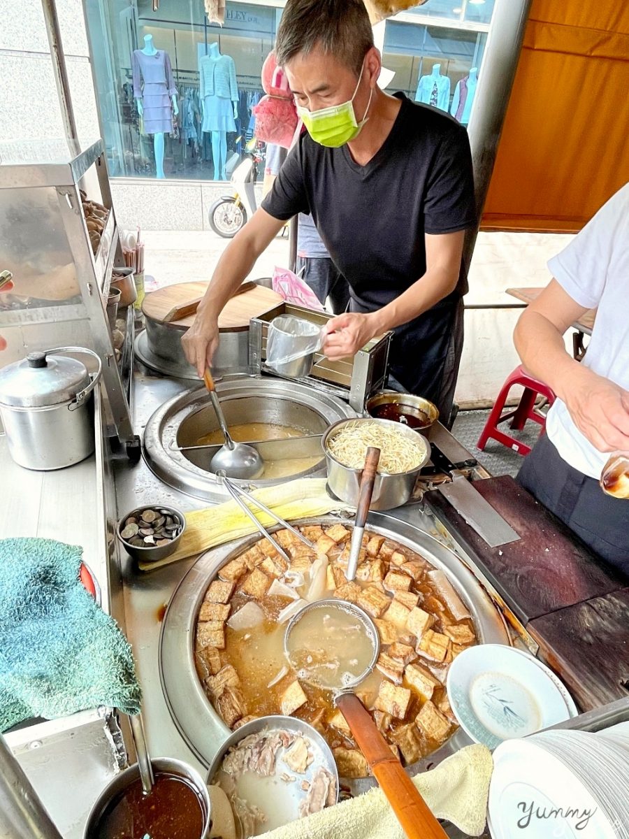 台北大安區美食「米粉湯」一碗只要25元！大安區美味小吃，湯頭甘甜巷弄裡的好滋味！