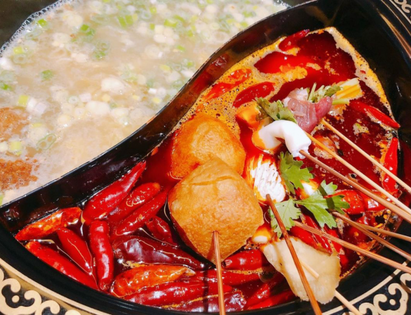 台北東區美食「辣二爺麻辣涮串」香辣帶勁的道地好滋味，讓你一吃就上癮！