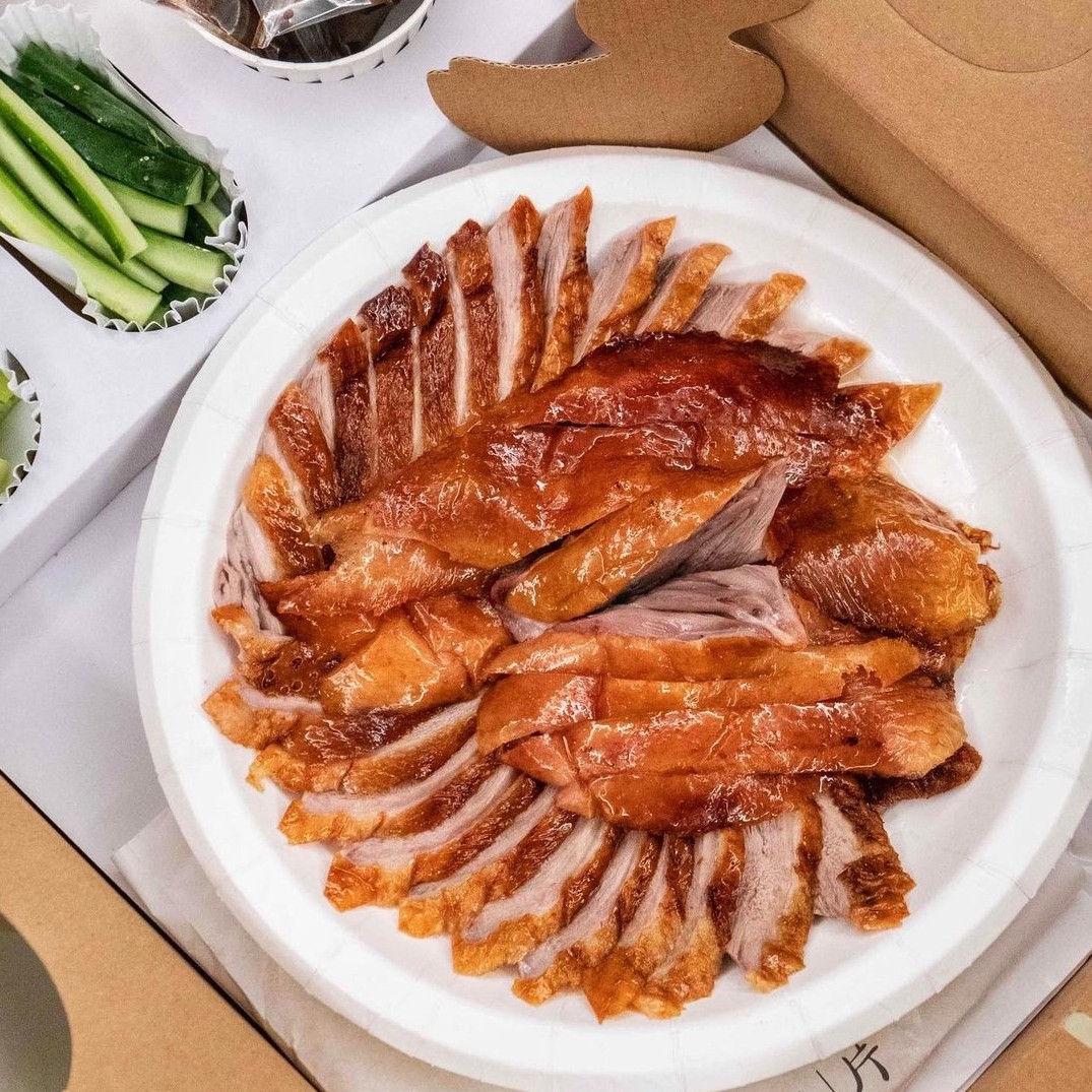 台中西區美食推薦「小鴨片」烤鴨皮脆多汁，防疫美食餐再宅也要吃烤鴨！