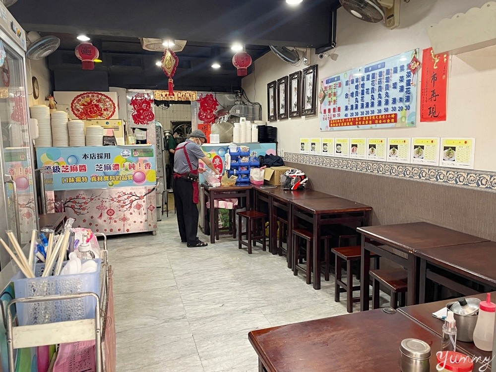 通化夜市超人氣小吃「廖家涼麵專賣店」每天早上五點開賣，炎炎夏日就是想吃涼麵！