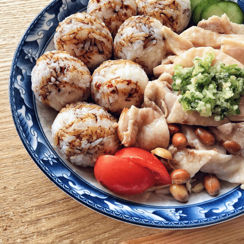 高雄美食推薦「虎爺雞飯」超夯道地海南雞飯，飄洋過海的經典好味道！