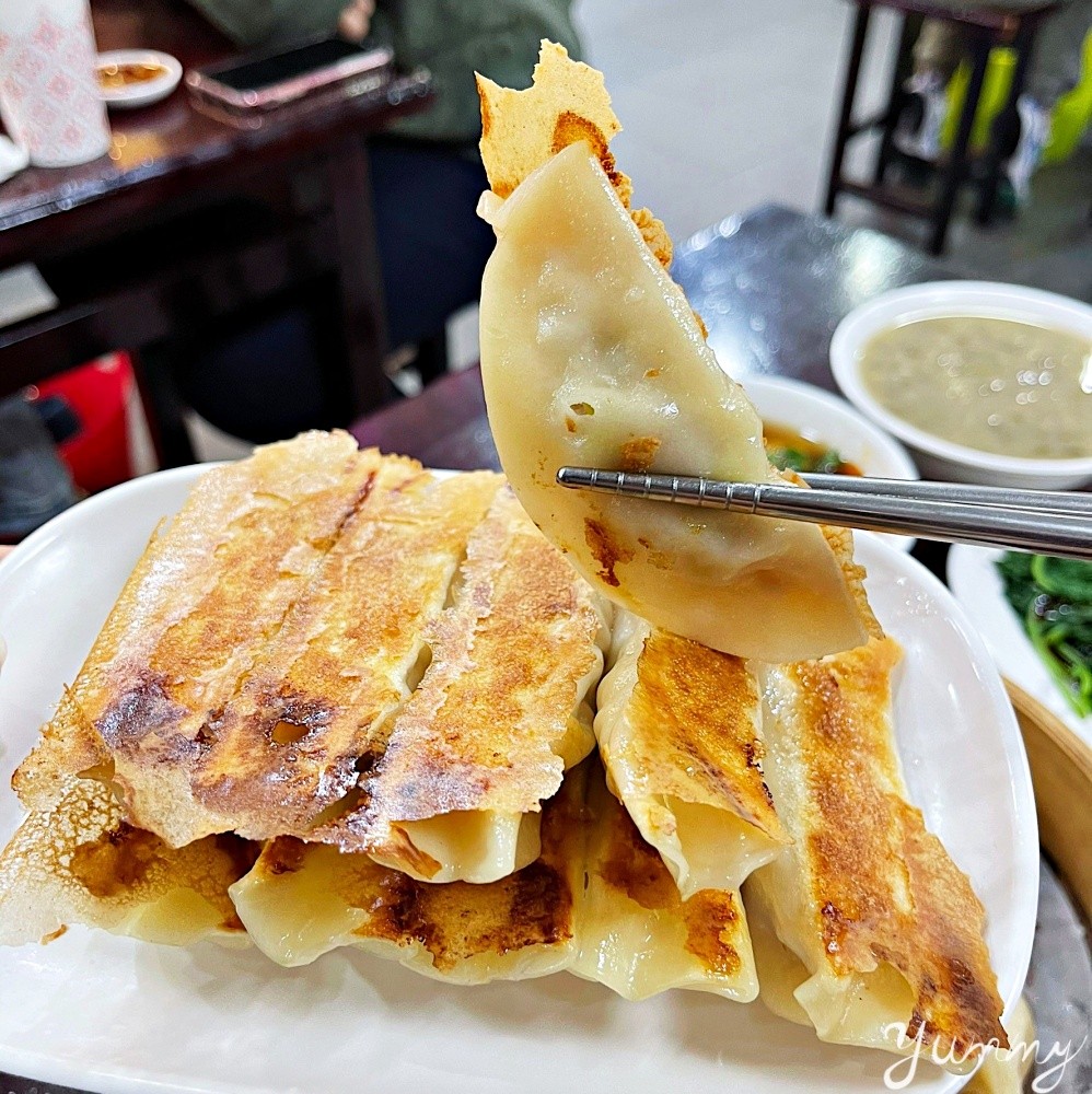 台北東區人氣小吃～「頂好紫琳蒸餃」不排隊吃不到的平價美食！