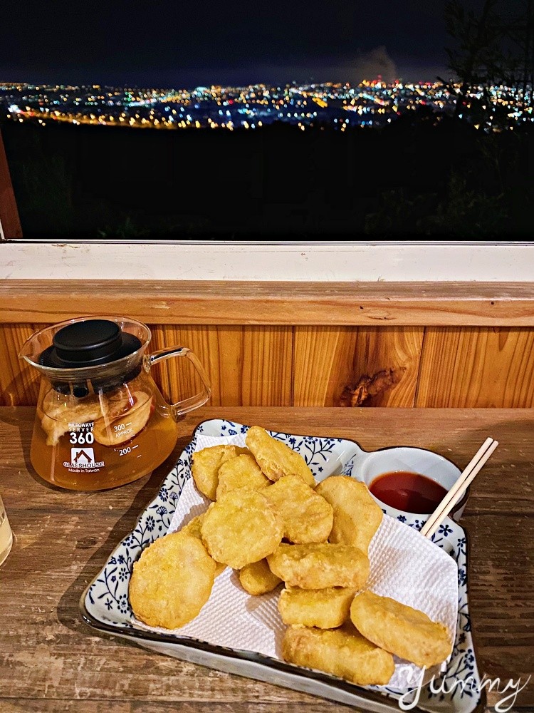 台中夜景餐廳推薦～「岳家庄夜景咖啡廳」不僅能看夜景還能玩桌遊！