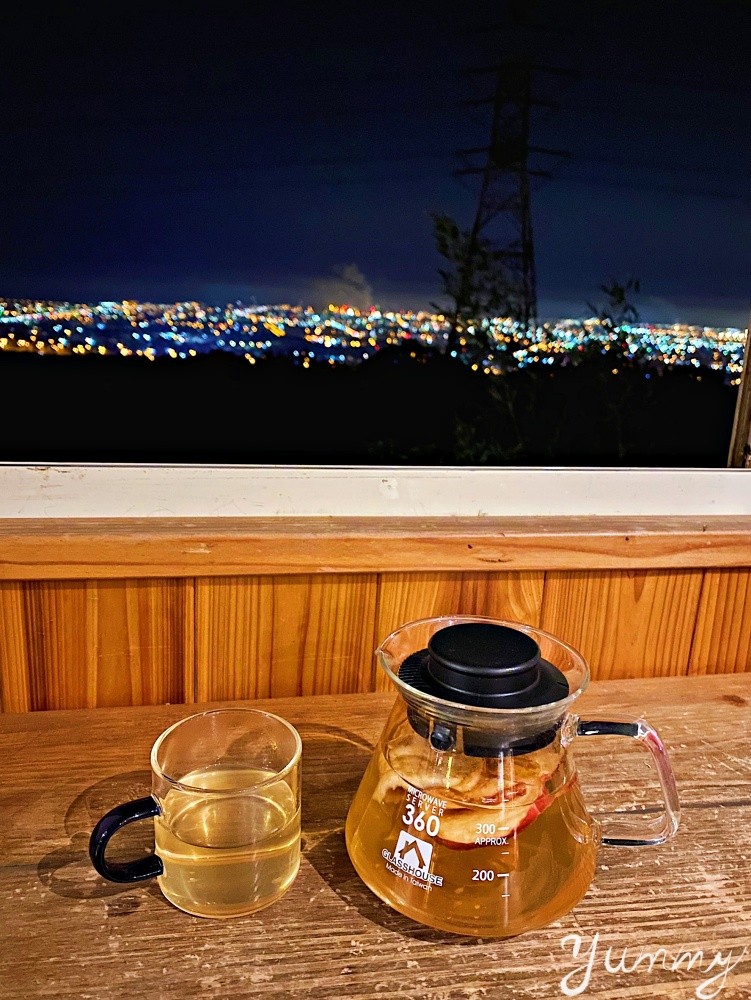 台中夜景餐廳推薦～「岳家庄夜景咖啡廳」不僅能看夜景還能玩桌遊！