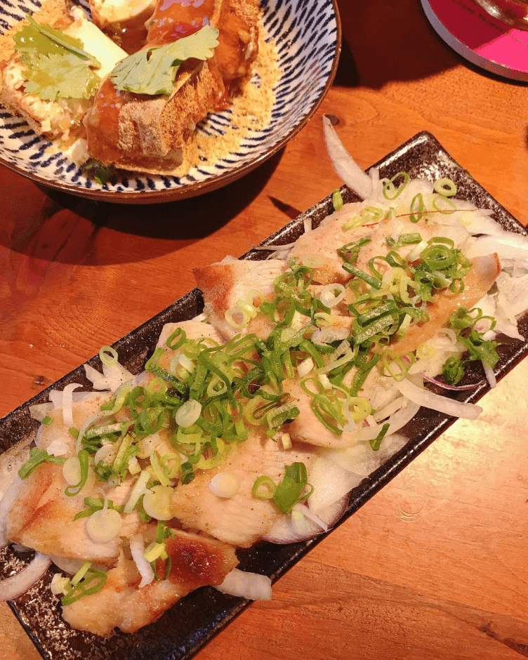 台北美食推薦「阿薄郎薄皮餃子台式小酒館」皮薄多汁內餡煎餃，一吃就回不去了～