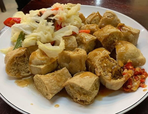 台北美食推薦「南京七里香」台北最好吃的臭豆腐，外皮香酥內嫩一吃驚艷！