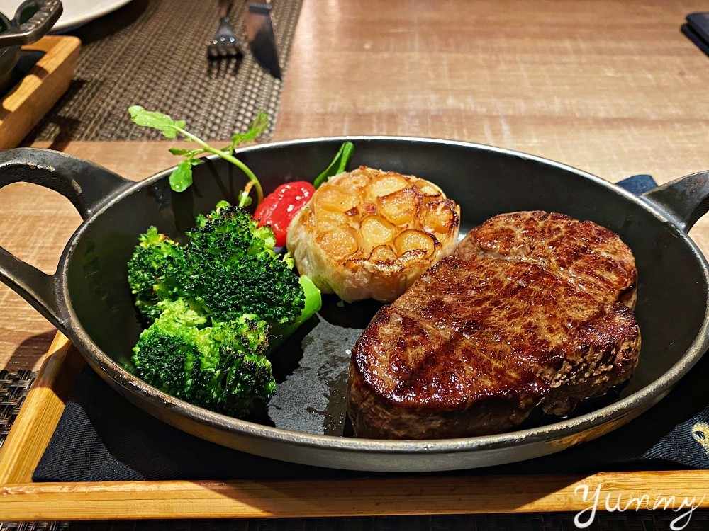 台北市政府美食艾朋牛排餐酒館，怎麼吃高級牛排最便宜～餐券購買推薦！
