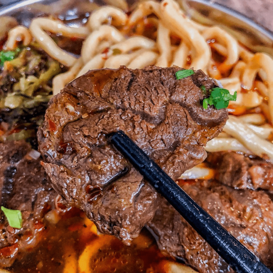 台北西門町美食｜元之寶拉麵湯餃館｜人氣小吃店～手打拉麵Q勁十足 花干滷味超推！