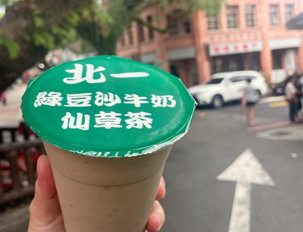 深坑老街美食｜北一綠豆沙牛奶｜人氣必喝綠豆沙牛奶一杯$50，搭臭豆腐剛剛好！