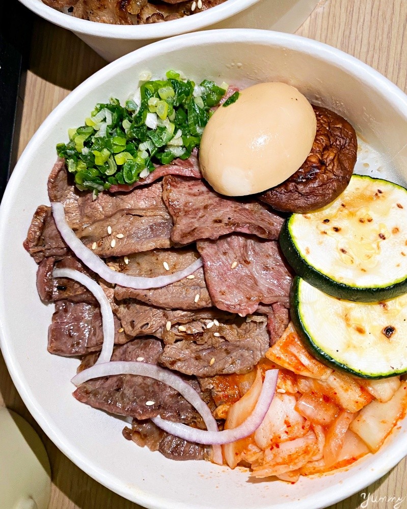 台中人氣燒肉店「茶六」外帶便當一次可以吃到三種肉，外帶自取8折優惠！