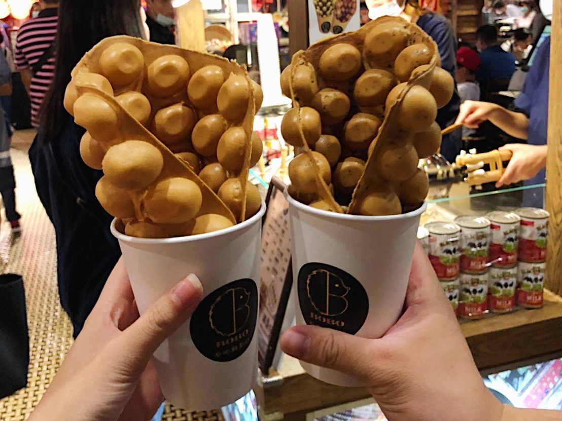 板橋大遠百小吃推薦「bobo香港雞蛋仔」美食街港式小點心，超過10種口味任你挑！