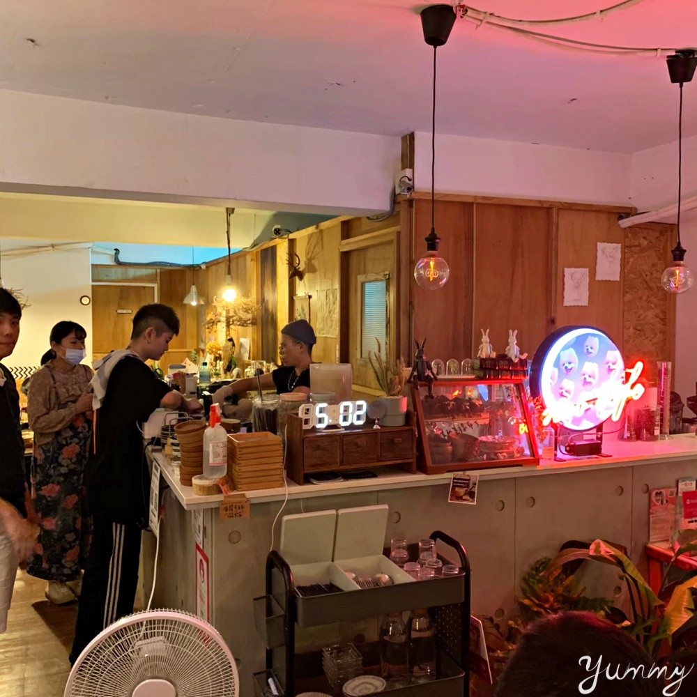 西門町咖啡廳推薦「妳有咖啡」電影街內的隱藏小店，還是寵物友善咖啡廳哦！